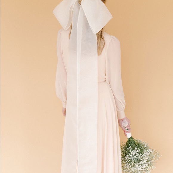 Gorgeous Ivory Silk Bridal Bow Veil - Picture 6 of 6